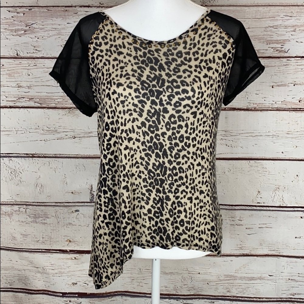 Women’s Leopard stud top small